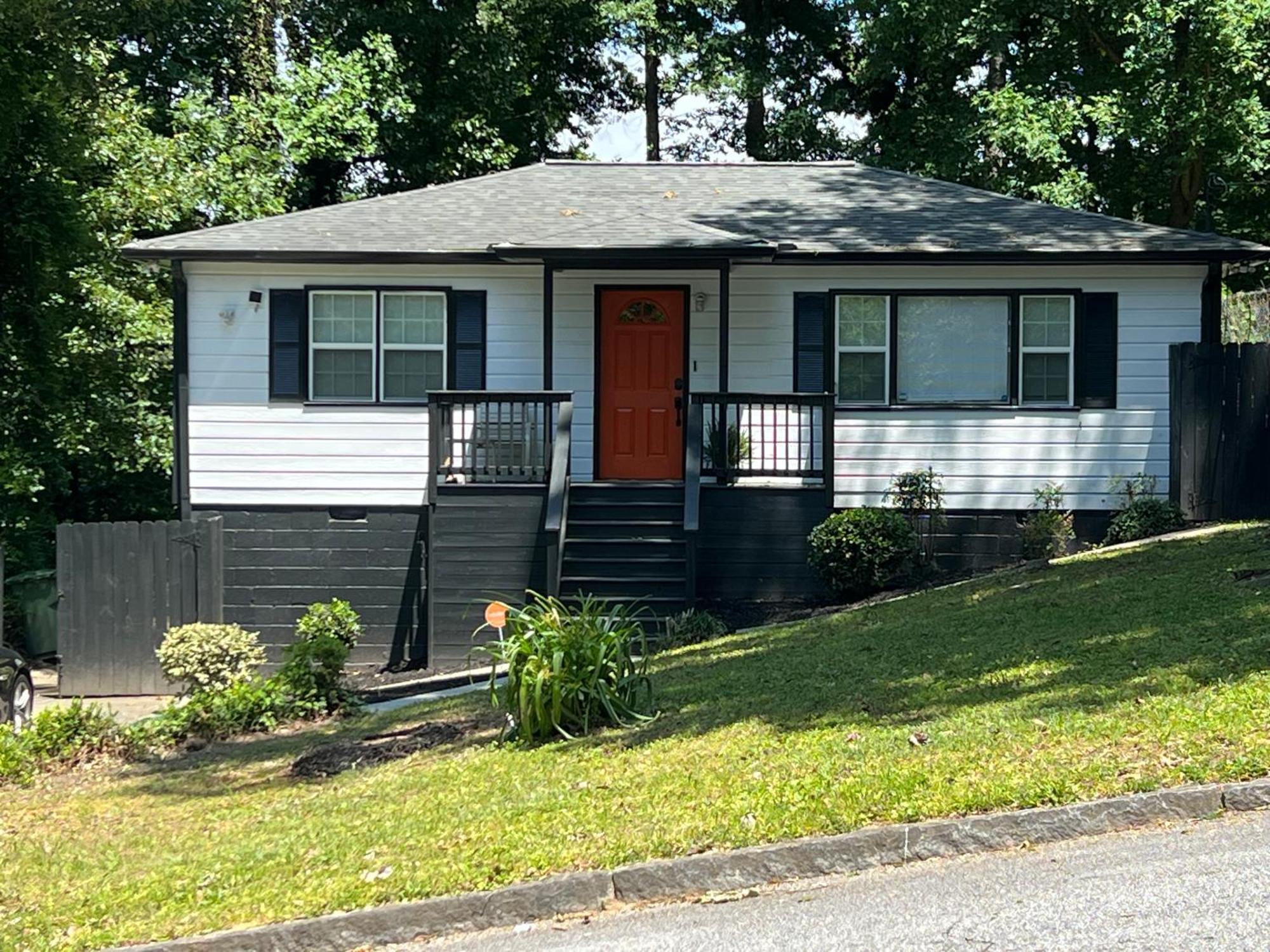Modern 3br Retreat, 15 Mins To Atl Airport, Fenced Yard & Free Parking Holiday home Atlanta